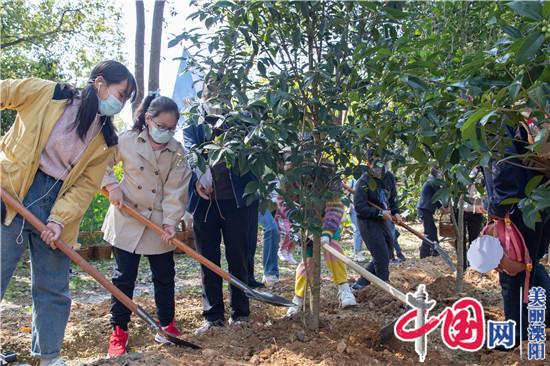 溧陽天目湖景區開園首日：員工公益捐贈 援鄂醫務家庭游園植樹