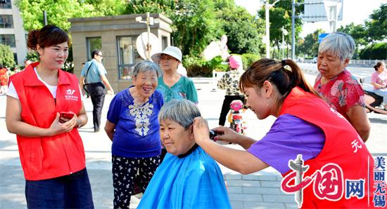 無錫安鎮：先鋒義剪“志愿紅”為黨史學習教育助力添彩