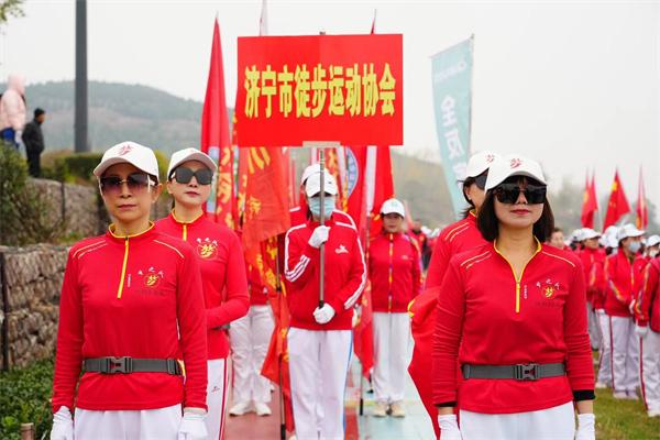 徒步齊魯之“嘉山祥水”站暨全國老年人健步走大聯動（濟寧）啟動儀式在嘉祥鳴笛開幕