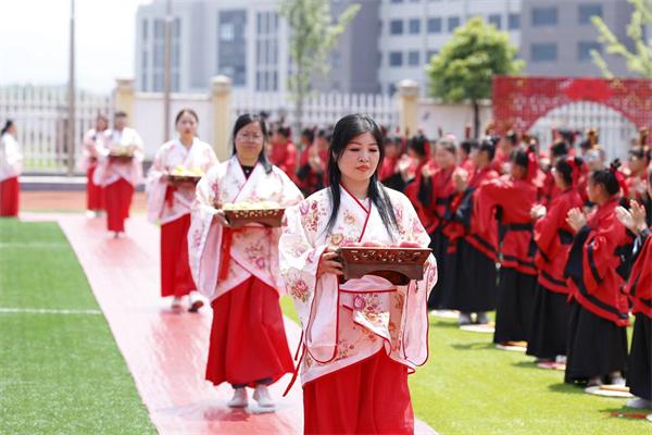 浙江省東陽市橫店鎮南上湖小學：鮮衣怒馬少年時 不負“拾”光向未來