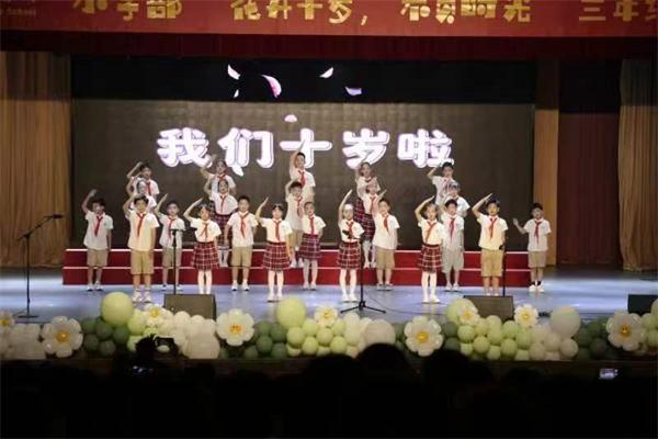 浙江省東陽市花外小學部這場“集體生日會”太驚喜