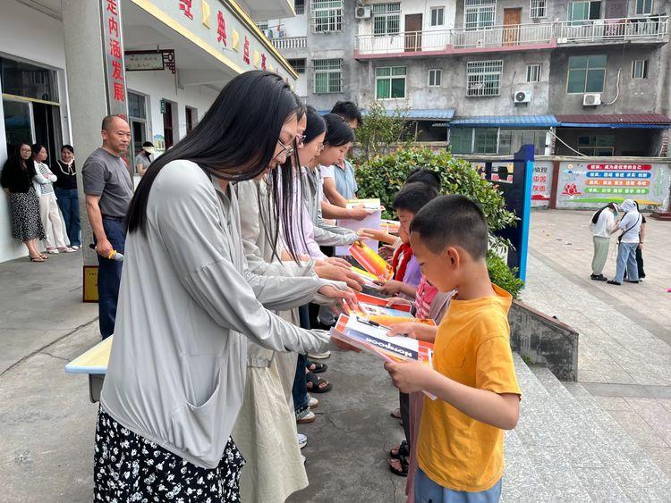 童真童趣同歡樂 童言童語慶六一 ——里塔鎮中心小學開展迎“六一”兒童節系列活動