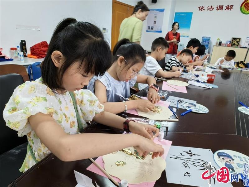 蘇州工業園區天翔社區開展“以箔為墨——非遺金箔畫扇”體驗活動